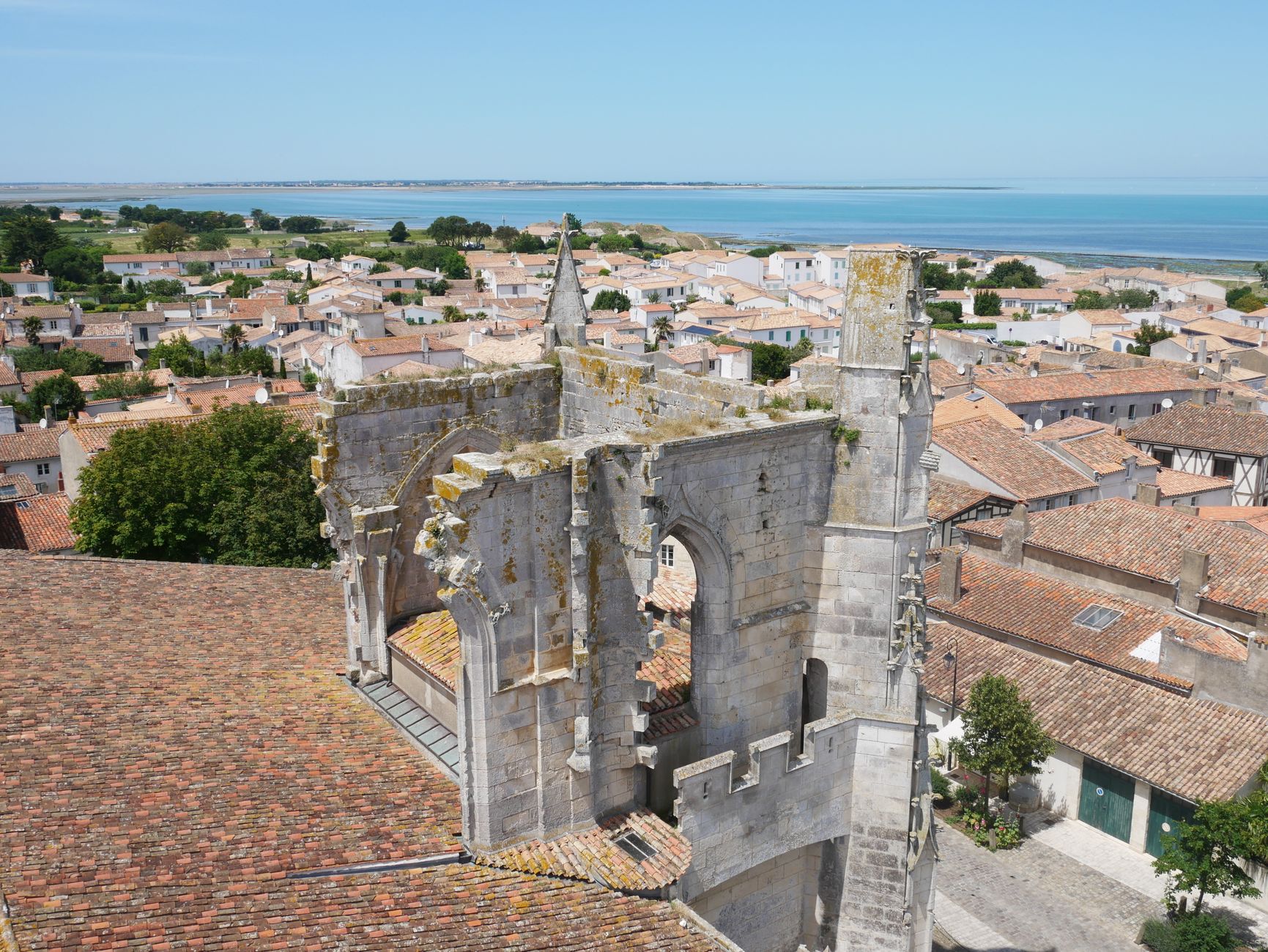 Bâchage de toiture équipe à Poitiers